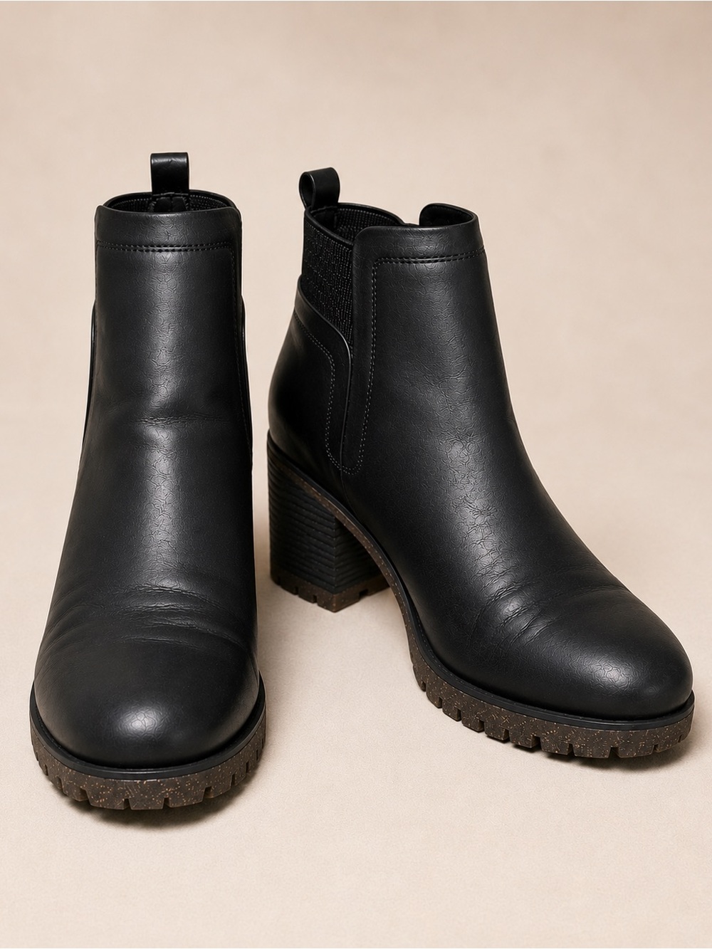 Korks Kork Ease Black Chelsea Ankle Boots Lug Sole Block Heel Booties Size 10M